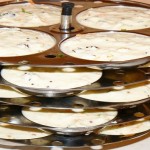 अब कूकर लें और उसमें